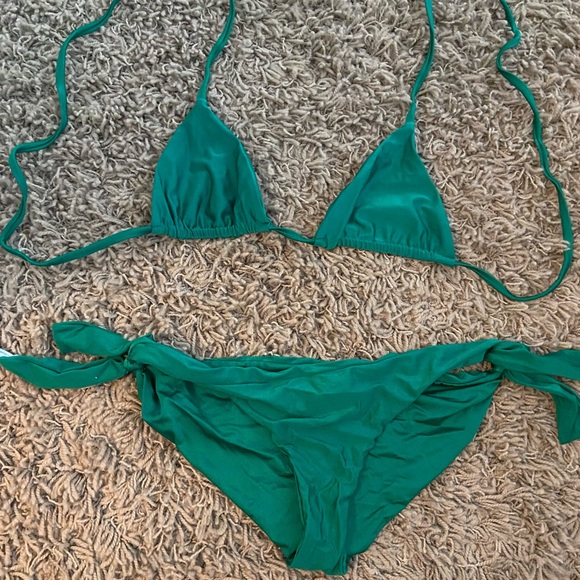 Frankie’s Bikini - Picture 3 of 4